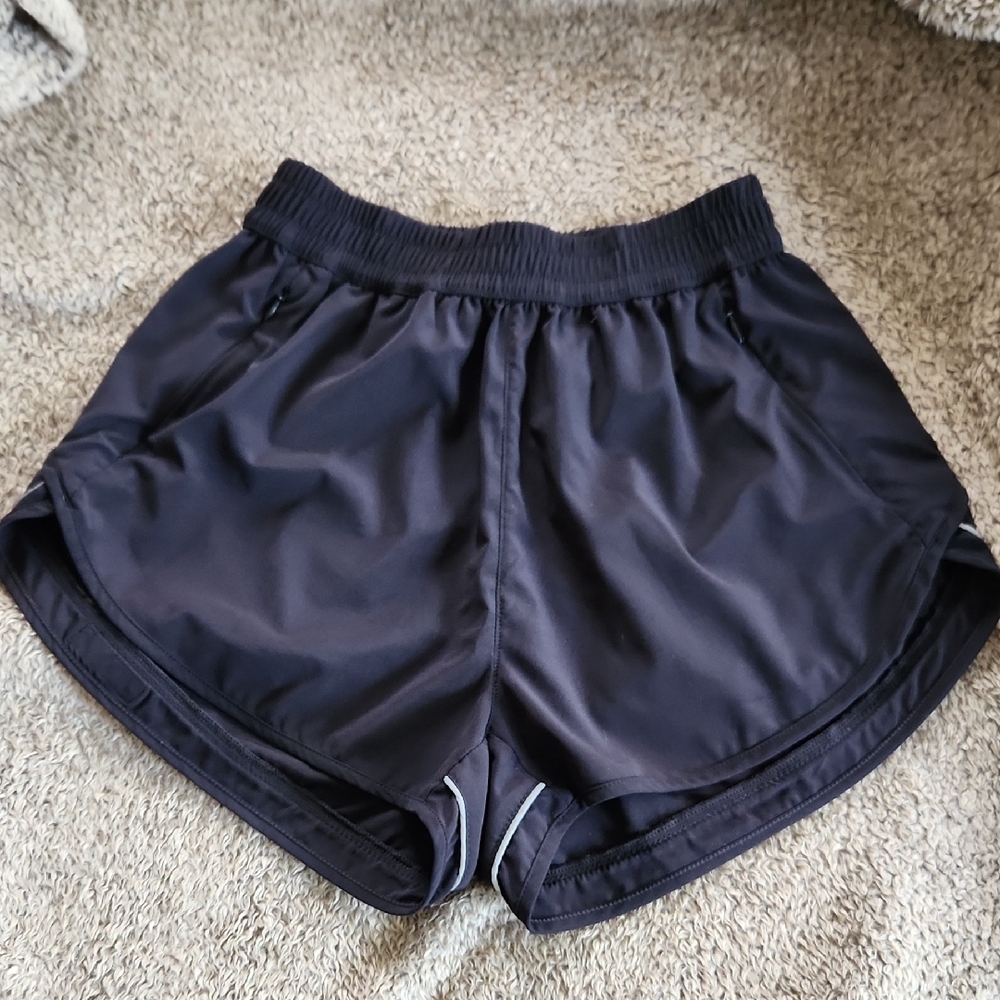 P'tula Women's Athletic Shorts in Black